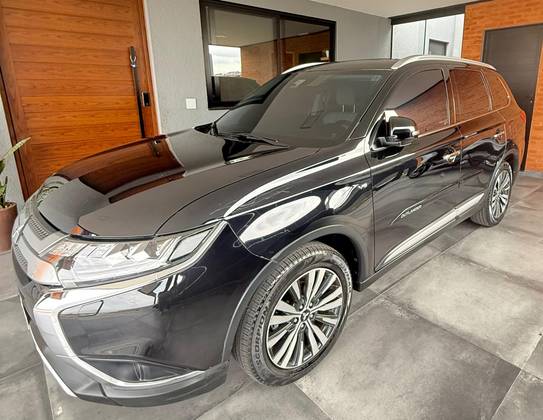 MITSUBISHI OUTLANDER 3.0 MIVEC V6 GASOLINA HPE-S AWD AUTOMÁTICO